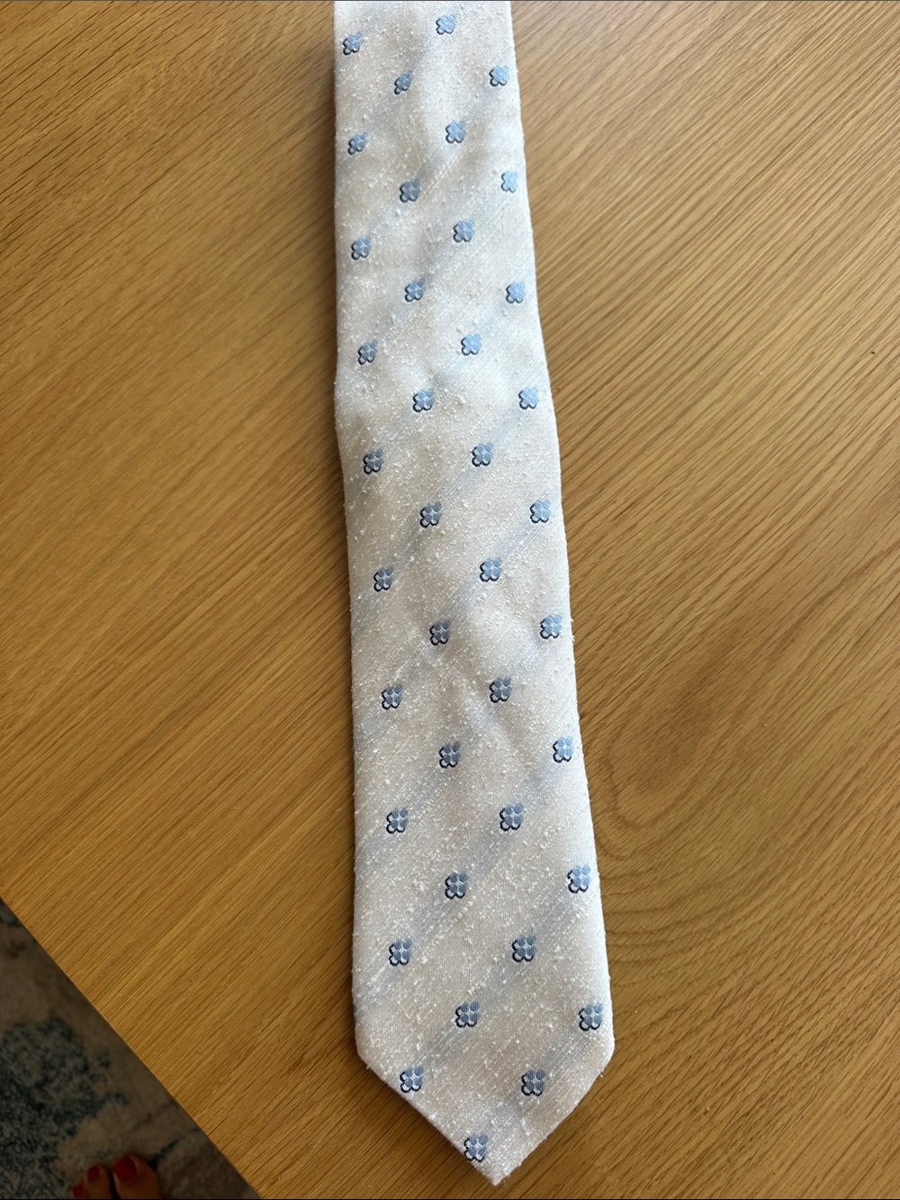 Reiss Classic Light Cream Tie with Blue Micro Floral Pattern, never worn.